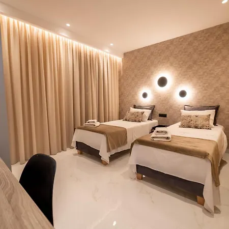 Naturalia Grey Luxury - Private Pool - Sleeps 8 *