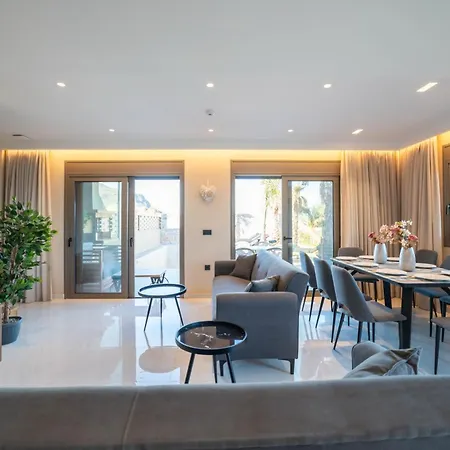 Naturalia Grey Luxury - Private Pool - Sleeps 8 Βίλα