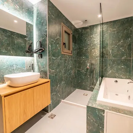 Naturalia Grey Luxury - Private Pool - Sleeps 8 *