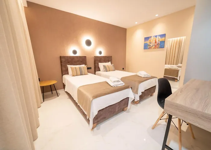 Naturalia Grey Luxury - Private Pool - Sleeps 8 *