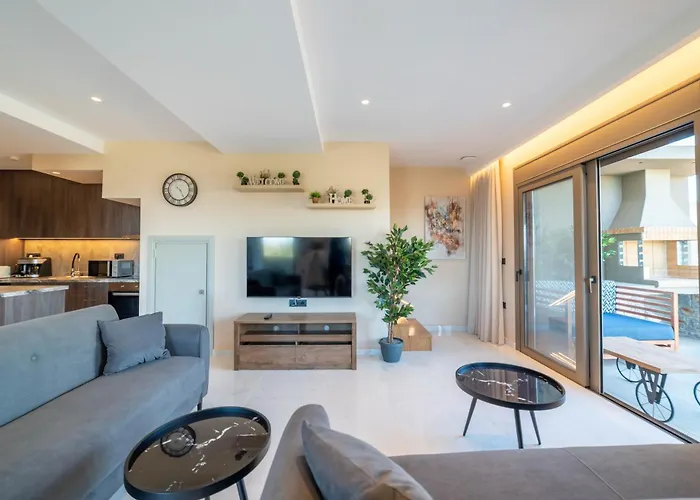 Naturalia Grey Luxury - Private Pool - Sleeps 8 * Limenas Chersonisou