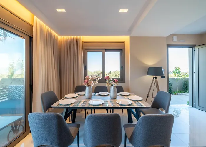 Naturalia Grey Luxury - Private Pool - Sleeps 8 *