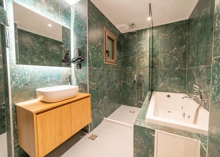 Naturalia Grey Luxury - Private Pool - Sleeps 8 *