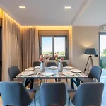 Naturalia Grey Luxury - Private Pool - Sleeps 8 *