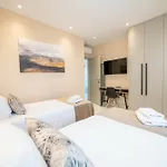 Naturalia Grey Luxury - Private Pool - Sleeps 8 Herszonisszosz