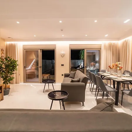 Naturalia Grey Luxury - Private Pool - Sleeps 8 Vila