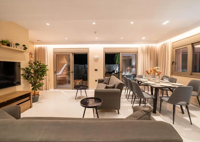 Naturalia Grey Luxury - Private Pool - Sleeps 8 Vila