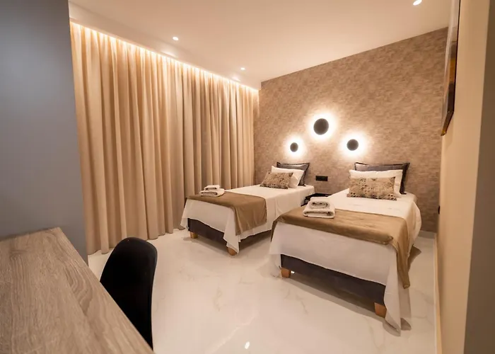 Naturalia Grey Luxury - Private Pool - Sleeps 8 *