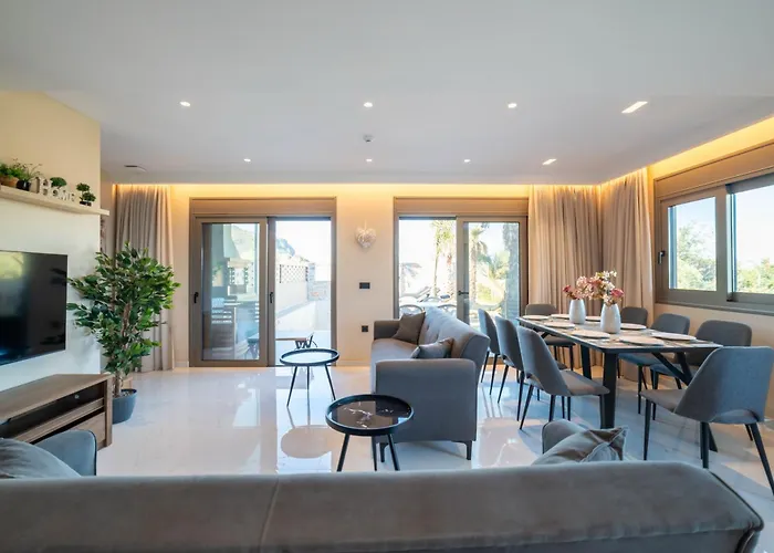 Naturalia Grey Luxury - Private Pool - Sleeps 8 Vila