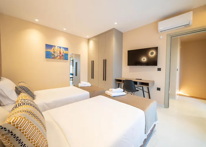 Vila Naturalia Grey Luxury - Private Pool - Sleeps 8